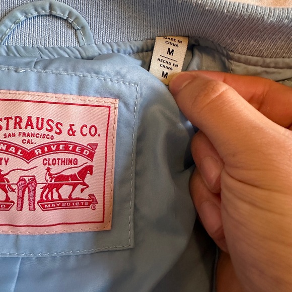 Levi’s Strauss & Co. Quilted Light Blue Bomber women’s Jacket - Size Medium - Picture 2 of 7